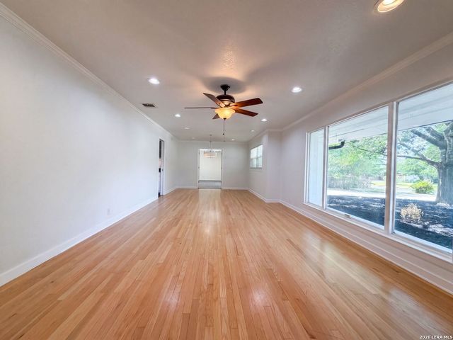 106 BRIARCLIFF DR, Castle Hills, TX 78213