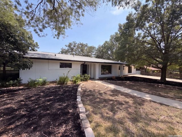 106 BRIARCLIFF DR, Castle Hills, TX 78213