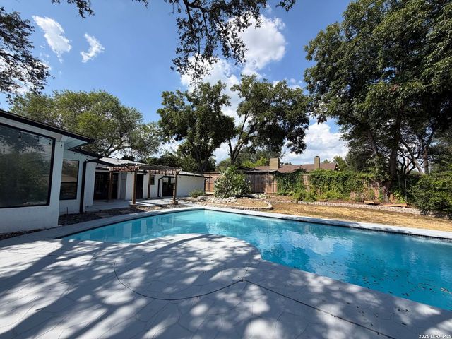 106 BRIARCLIFF DR, Castle Hills, TX 78213