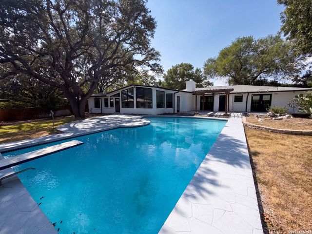 106 BRIARCLIFF DR, Castle Hills, TX 78213