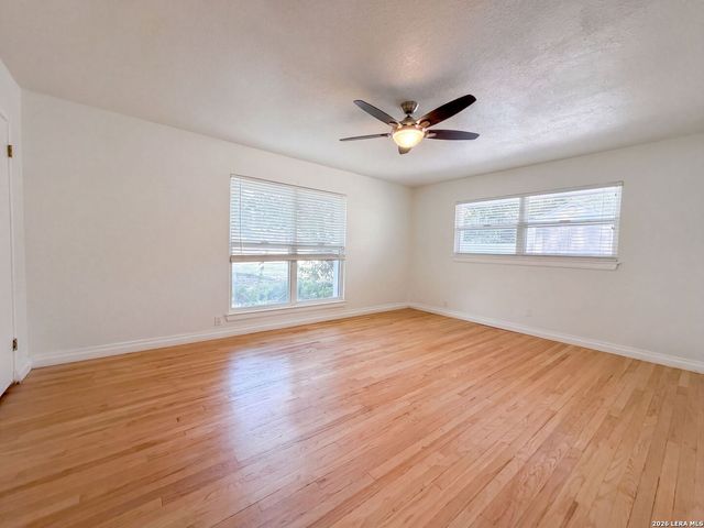 106 BRIARCLIFF DR, Castle Hills, TX 78213