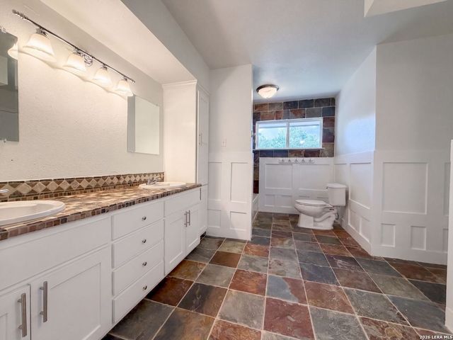 106 BRIARCLIFF DR, Castle Hills, TX 78213