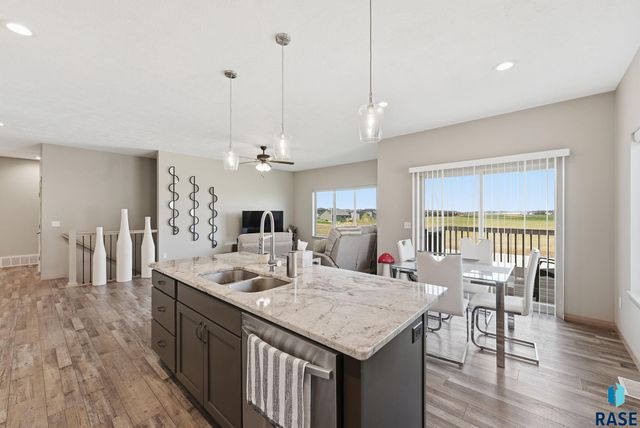2305 S Sadie Ave Avenue, Sioux Falls, SD 57106