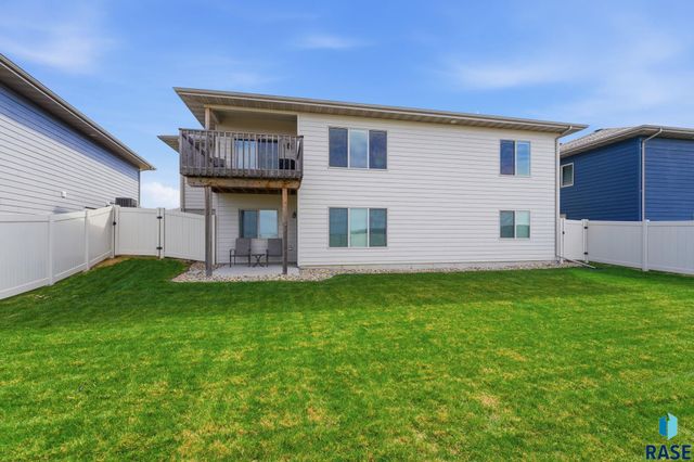 2305 S Sadie Ave Avenue, Sioux Falls, SD 57106
