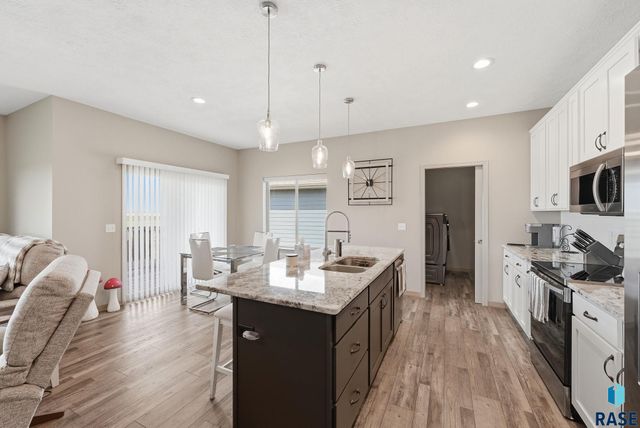2305 S Sadie Ave Avenue, Sioux Falls, SD 57106