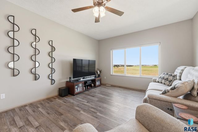 2305 S Sadie Ave Avenue, Sioux Falls, SD 57106