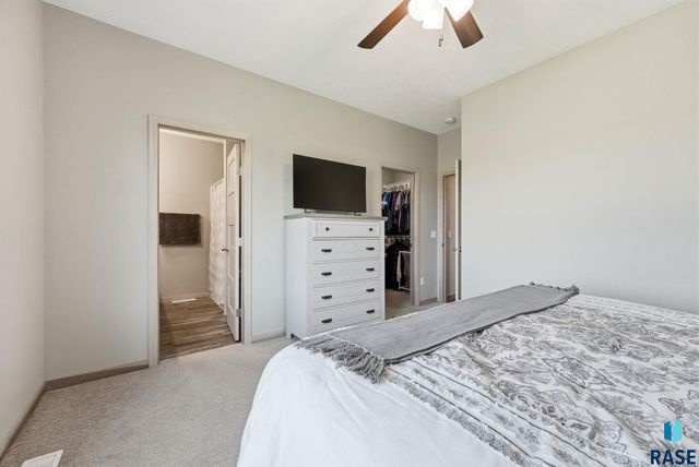 2305 S Sadie Ave Avenue, Sioux Falls, SD 57106