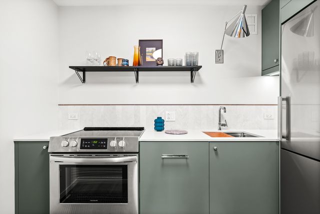 340 W Diversey Parkway 416, Chicago, IL 60657