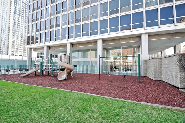 340 W Diversey Parkway 416, Chicago, IL 60657