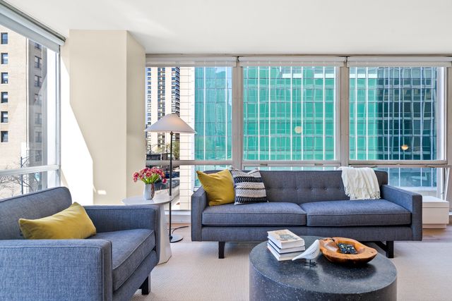 340 W Diversey Parkway 416, Chicago, IL 60657