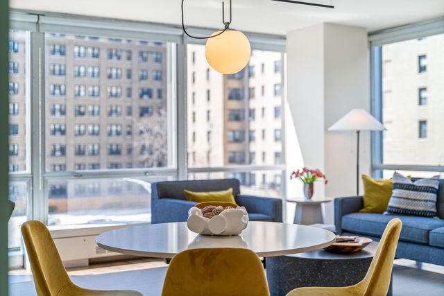 340 W Diversey Parkway 416, Chicago, IL 60657