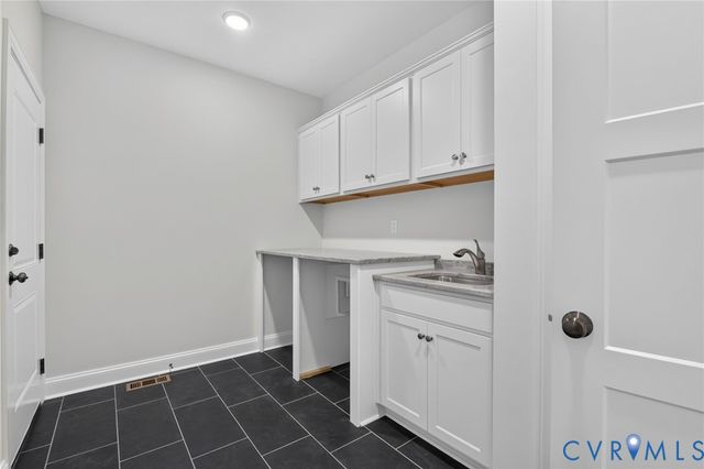 15253 Johns Trace Cir, Montpelier, VA 23192