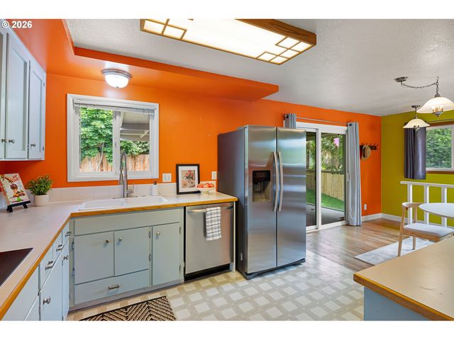 425 W 28TH Ave, Eugene, OR 97405