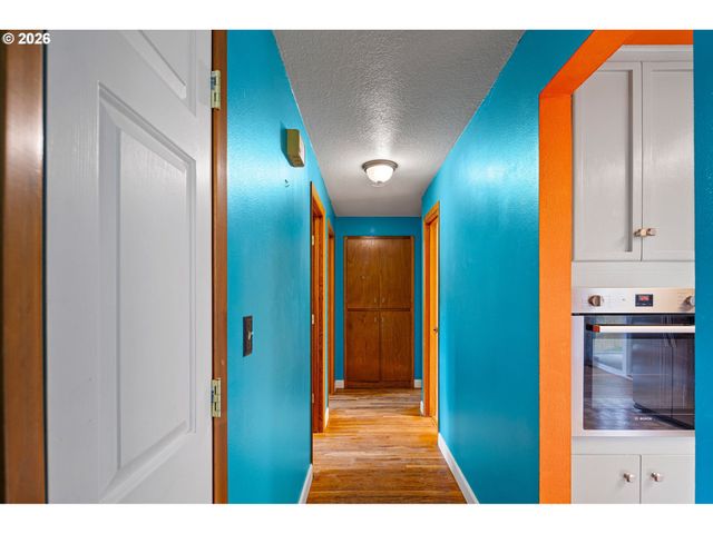 425 W 28TH Ave, Eugene, OR 97405