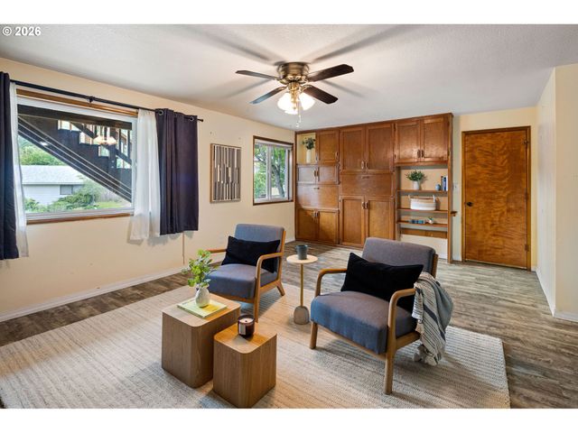 425 W 28TH Ave, Eugene, OR 97405