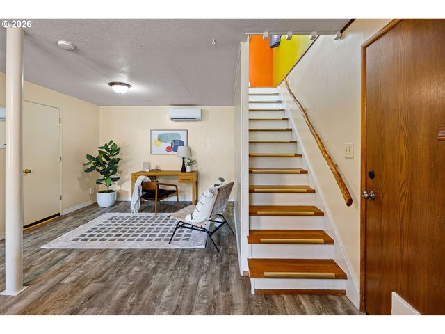 425 W 28TH Ave, Eugene, OR 97405