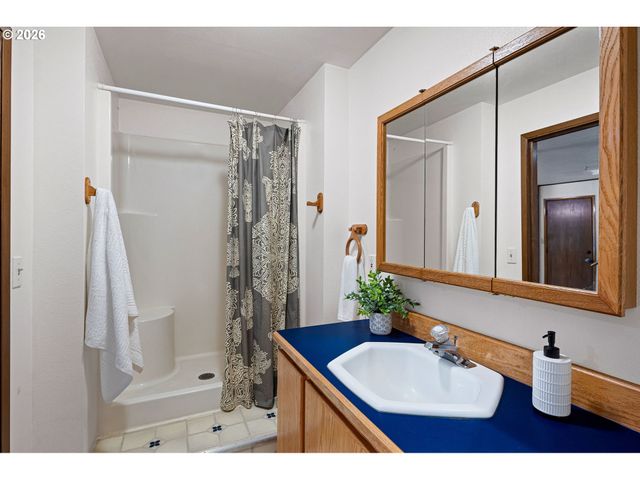 425 W 28TH Ave, Eugene, OR 97405