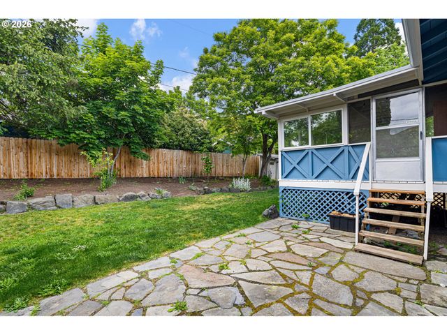 425 W 28TH Ave, Eugene, OR 97405