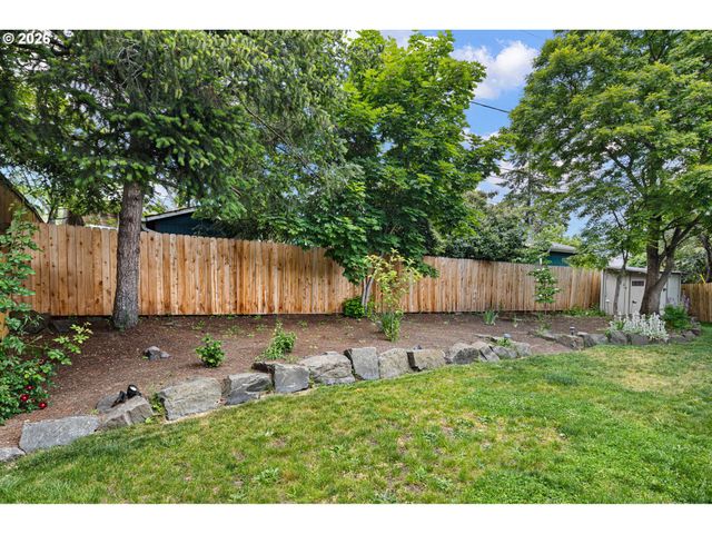 425 W 28TH Ave, Eugene, OR 97405