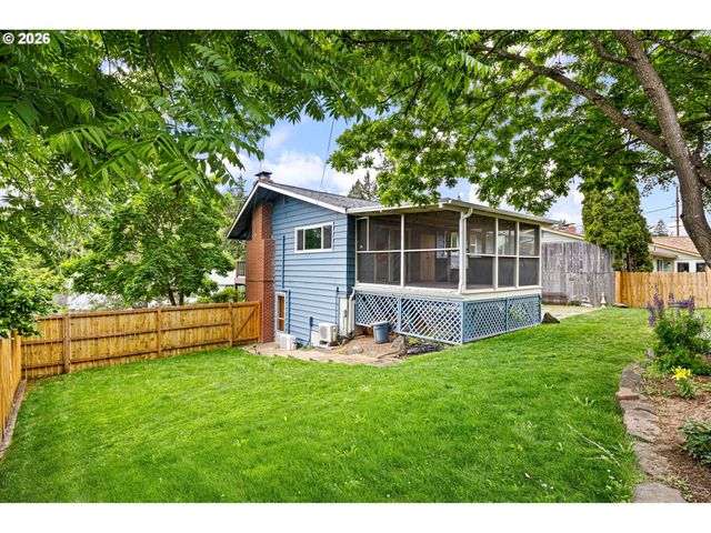 425 W 28TH Ave, Eugene, OR 97405