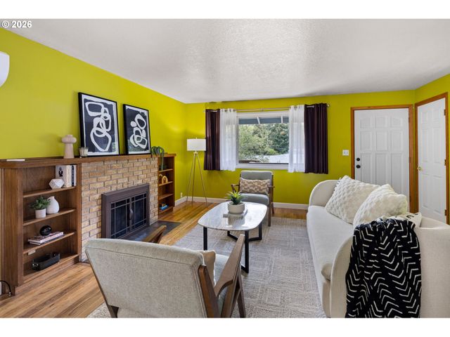 425 W 28TH Ave, Eugene, OR 97405