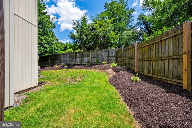 7804 MULBERRY BOTTOM LN, Springfield, VA 22153