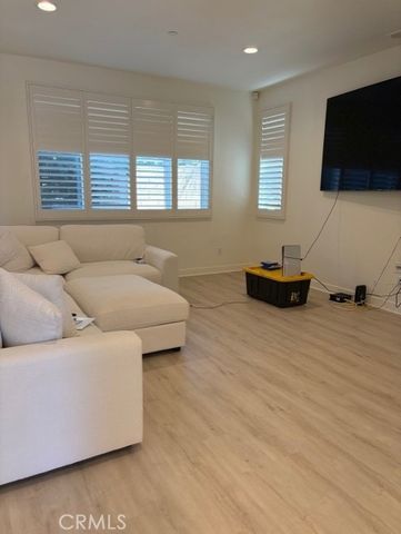 23201 W Canterbury, West Hills (los Angeles), CA 91307