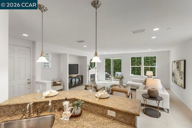 517 Falling Star Dr, Martinez, CA 94553