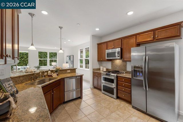 517 Falling Star Dr, Martinez, CA 94553