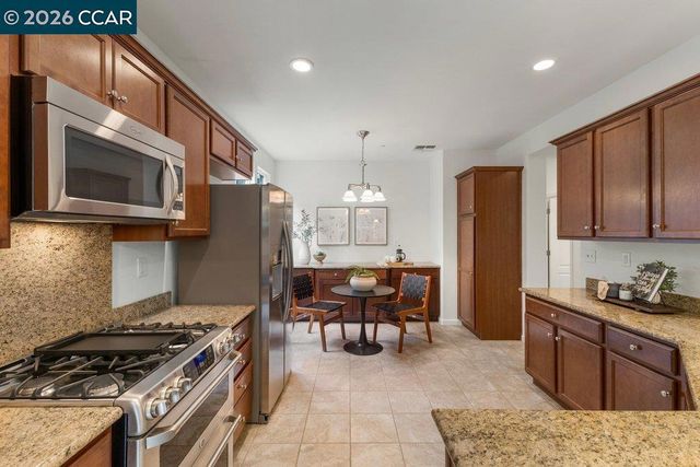 517 Falling Star Dr, Martinez, CA 94553