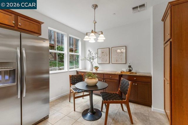 517 Falling Star Dr, Martinez, CA 94553