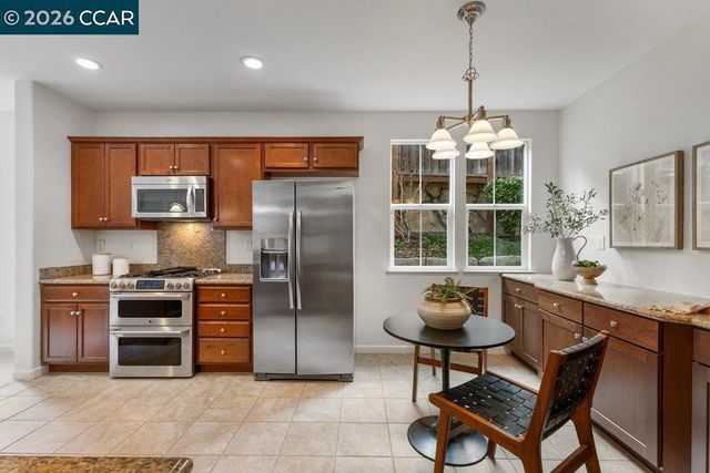 517 Falling Star Dr, Martinez, CA 94553