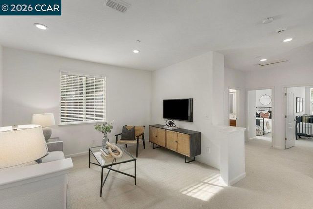 517 Falling Star Dr, Martinez, CA 94553