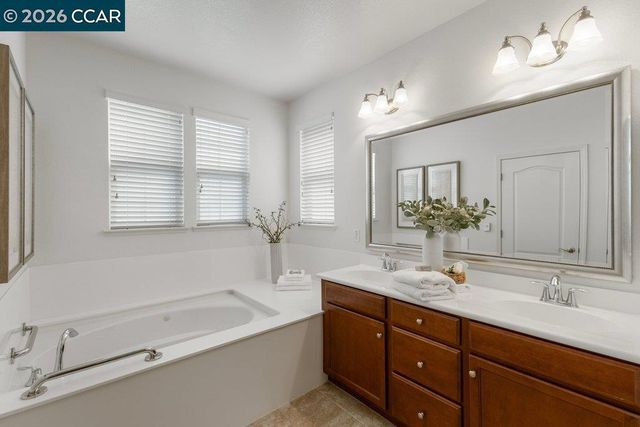 517 Falling Star Dr, Martinez, CA 94553