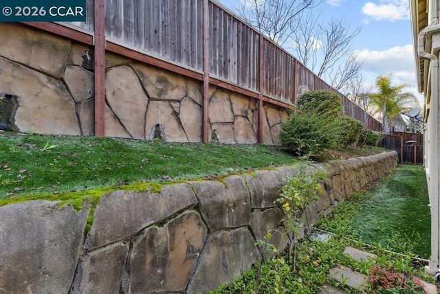 517 Falling Star Dr, Martinez, CA 94553