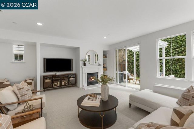 517 Falling Star Dr, Martinez, CA 94553