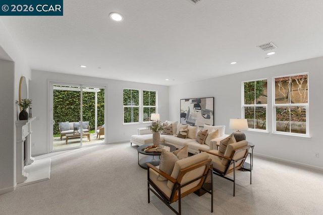 517 Falling Star Dr, Martinez, CA 94553