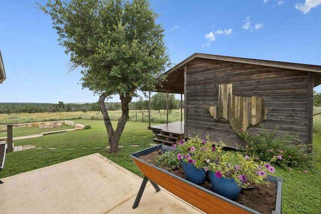 275 Starview RD, Fredericksburg, TX 78624