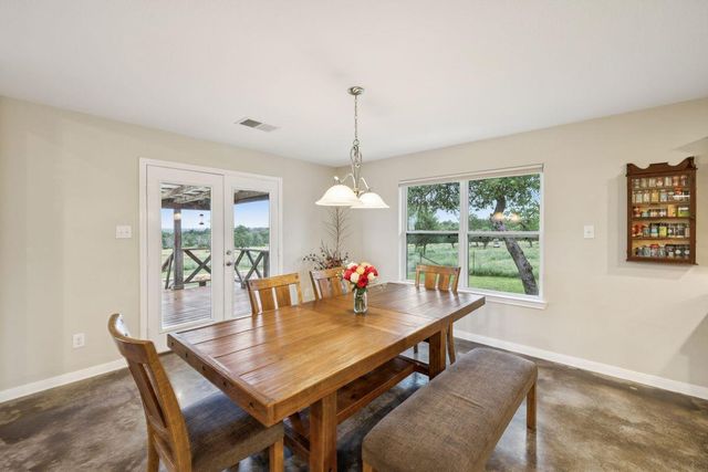 275 Starview RD, Fredericksburg, TX 78624