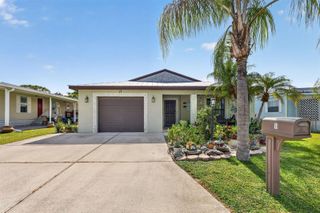 11 SE Flamenco Way, Port St. Lucie, FL 34952