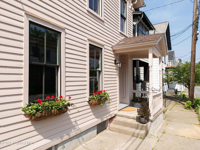 225 Robinson Street, Hudson, NY 12534