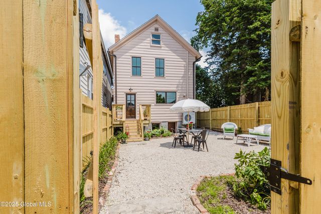 225 Robinson Street, Hudson, NY 12534