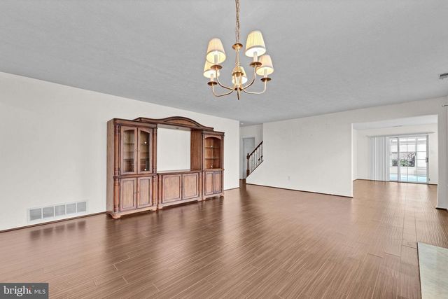 310 MOONSEED PL, Mount Laurel, NJ 08054