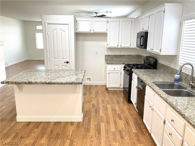 32 Hatten Bay Street, Henderson, NV 89012