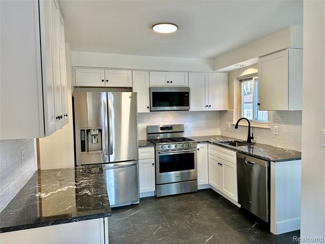 35244 Rutherford Street, Clinton Township, MI 48035