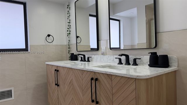 3202 Harrison St 0, Hollywood, FL 33021