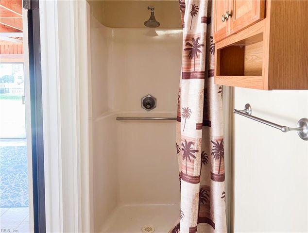 8335 Little England RD, Hayes, VA 23072