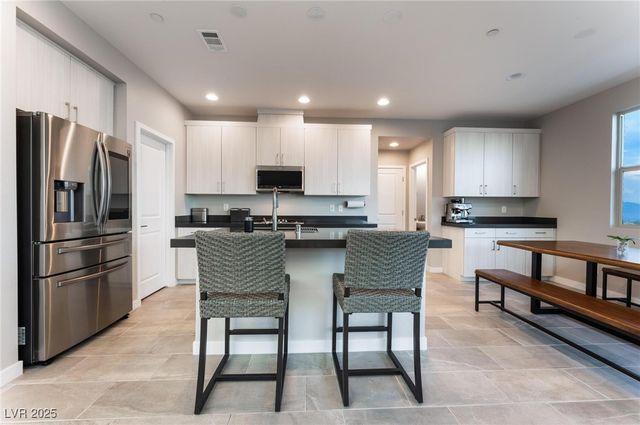 654 Amethyst Point Way, Las Vegas, NV 89138