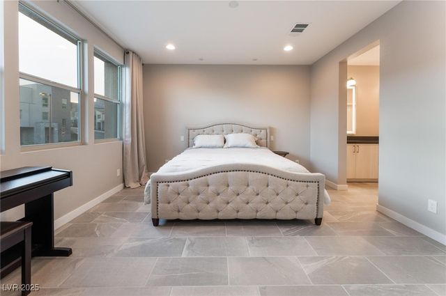 654 Amethyst Point Way, Las Vegas, NV 89138