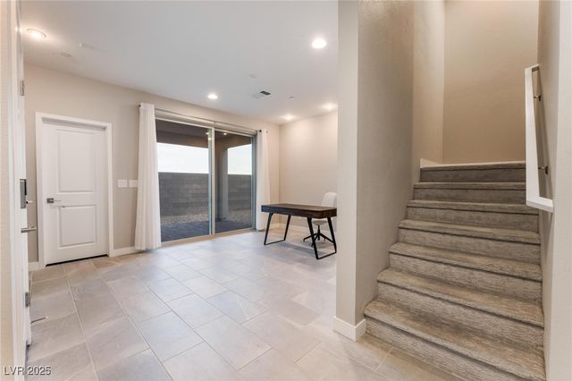 654 Amethyst Point Way, Las Vegas, NV 89138